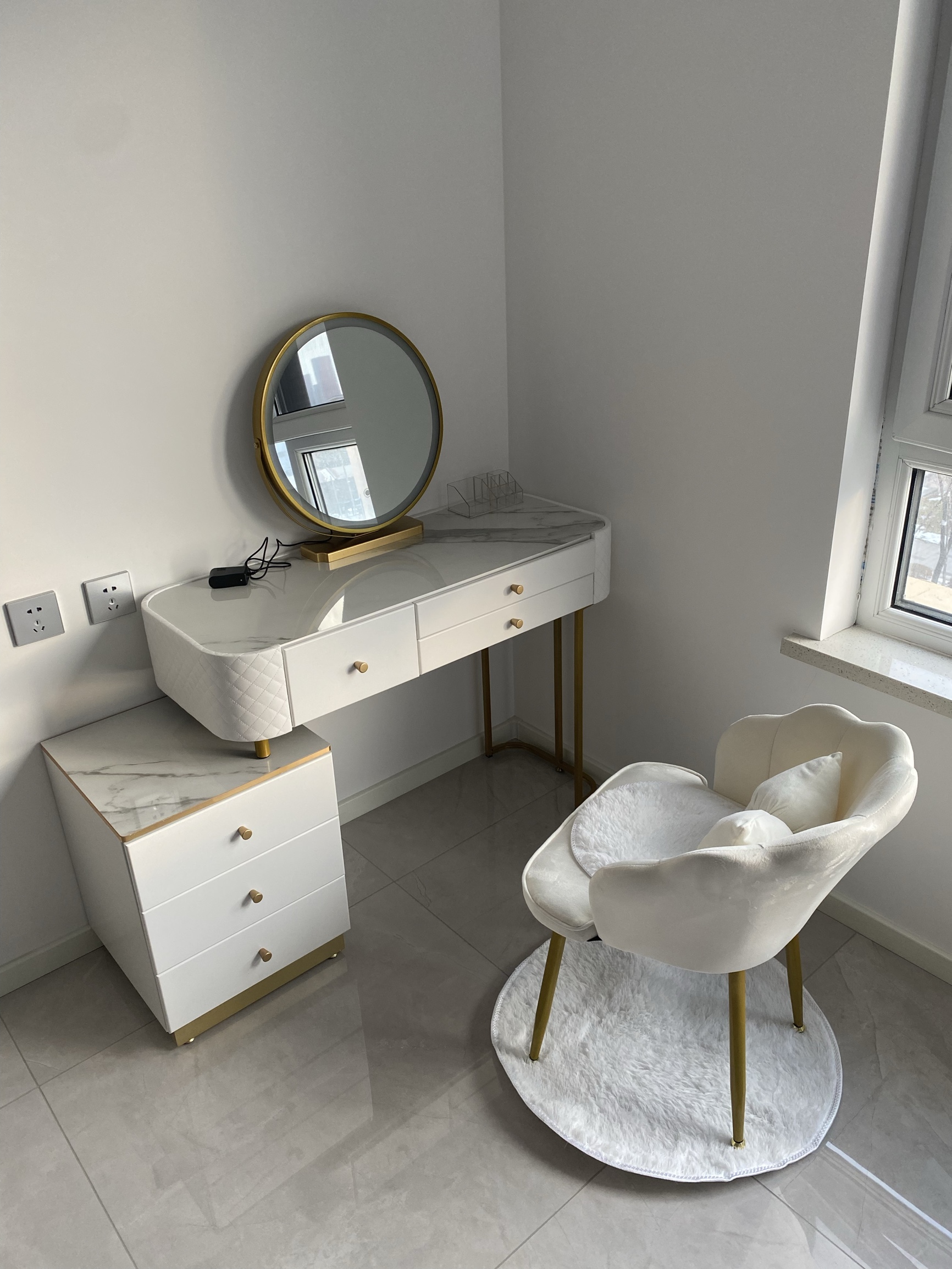 【Furniture】【BS】Nordic Dressing Table with Mirror, Stool & 3 Light Effect LED Mirrors, Golden Iron Dresser