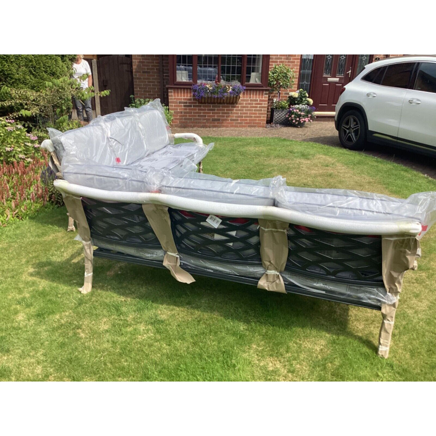 2 Hartmans fabulo Tuscany garden sofas