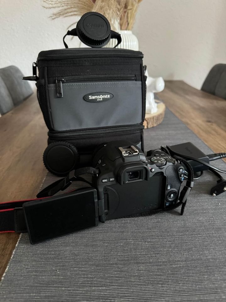 Canon EOS 200D Black + Accessories LIKE NEW